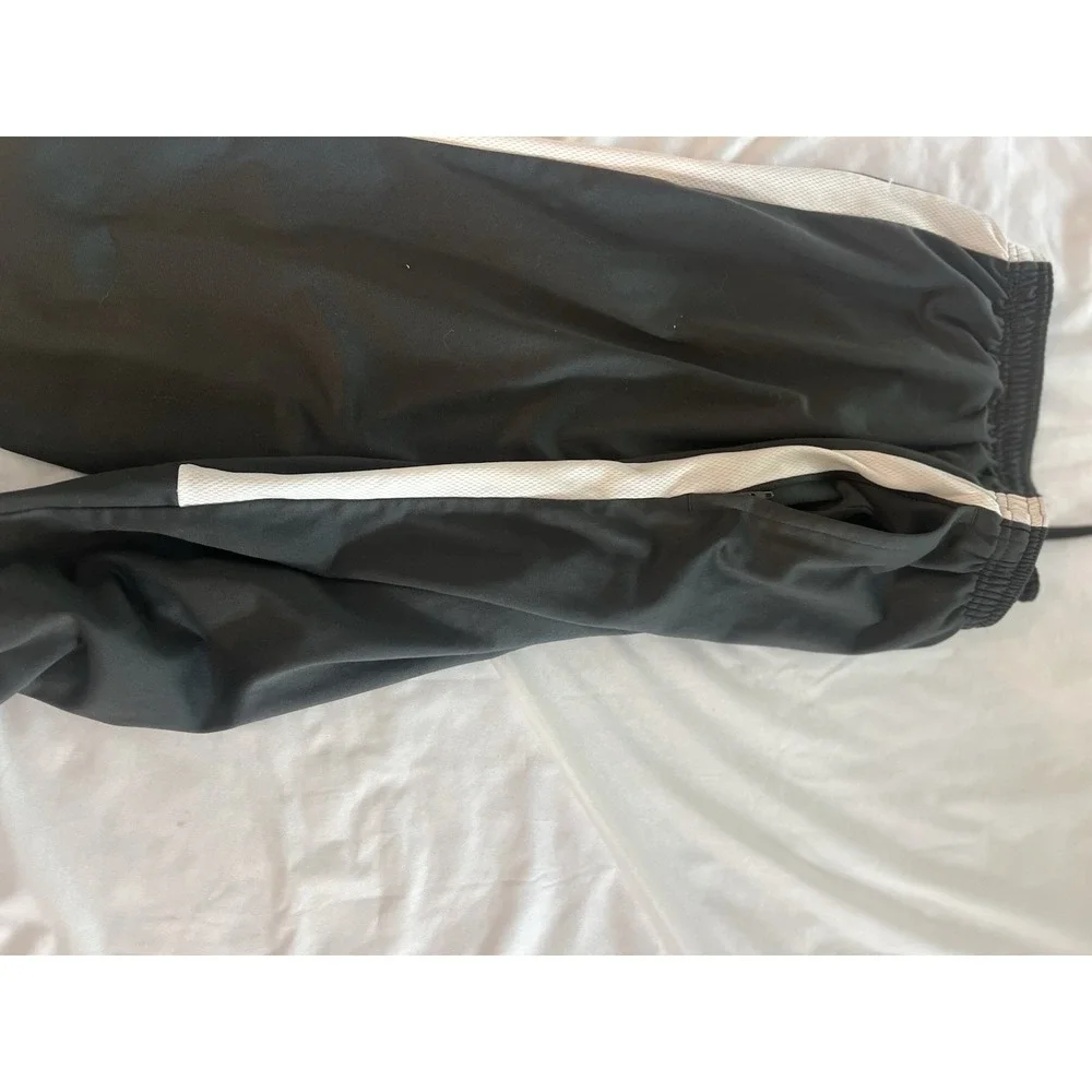 Nike Pants Gray SIZE MED Dri-Fit Elastic Waist Ankle Zip Pockets & Drawstring